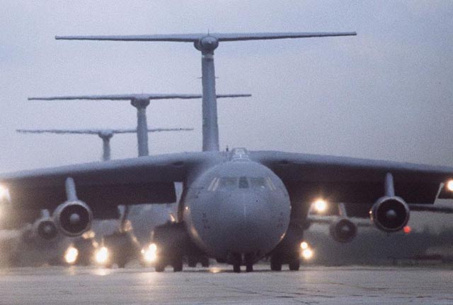 29_5_2002_9_17_c_141_starlifters_taxiing_