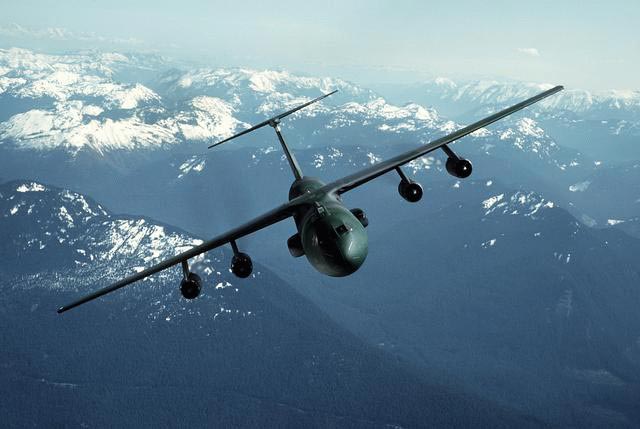 30-5-2002-8-51-c-141_starlifter_over_rockies