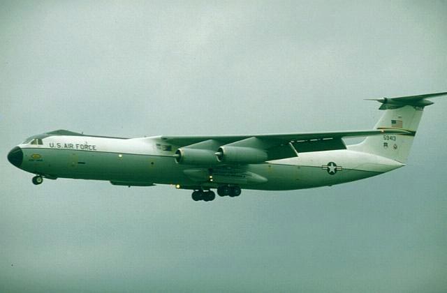 29-5-2002-9-17-c-141a_starlifter_final_approach_