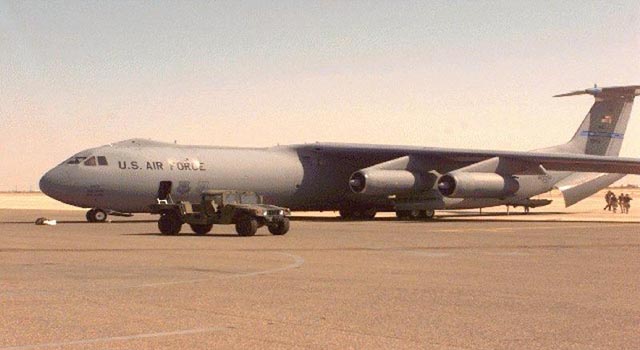 30-5-2002-8-52-c-141_starlifter_tarmac_2
