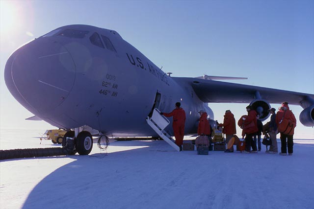 C-141_on_sea_ice_600