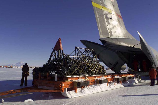 argo-sled-pulls-away-C-141C