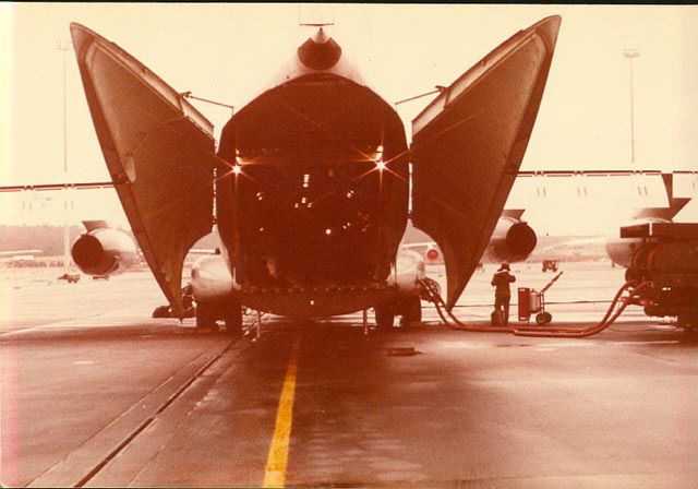 c141_loading